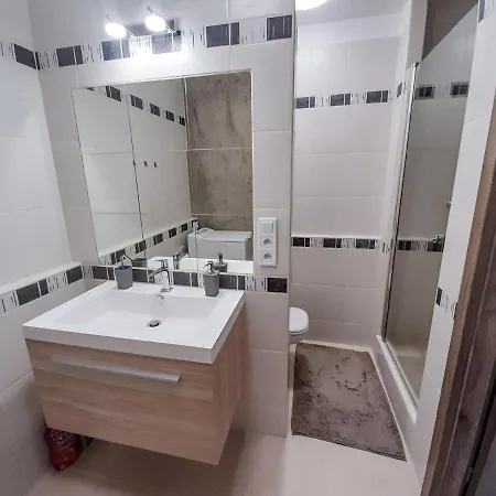 Private With 2 Separate Bd For Group Or Singles Apartment *