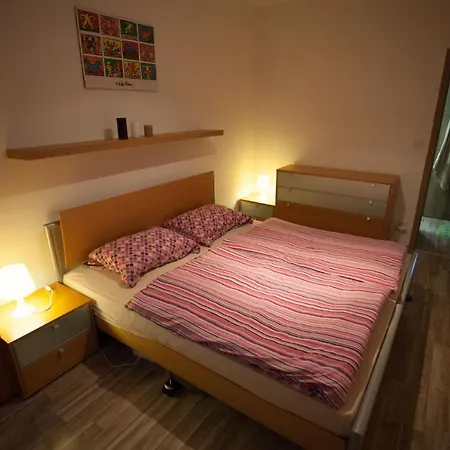 Lejlighed Private With 2 Separate Bd For Group Or Singles Bratislava